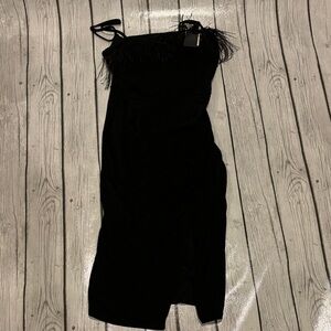 City Studio women’s size 3/4 black dress with feather trim